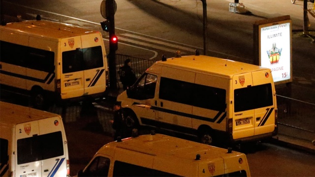 В центре Парижа водитель намеренно сбил женщину-полицейского
