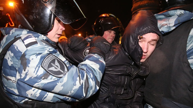 Люди в казачьих нарядах изгнали сторонников Навального из центра Москвы