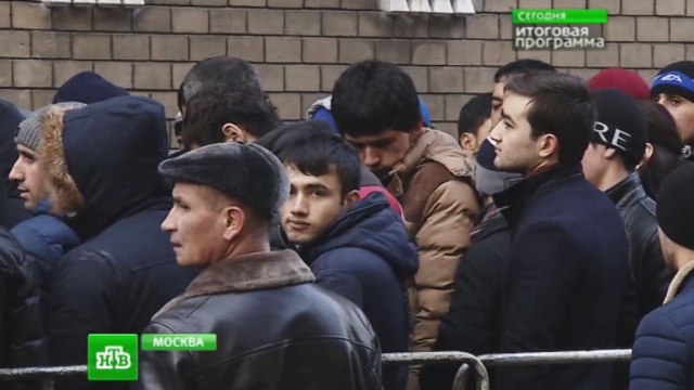 Новые правила: почему мигранты уезжают из России