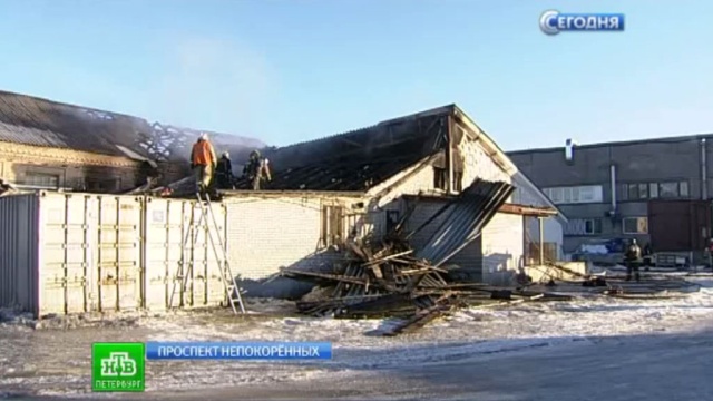 В Петербурге сгорел склад на Калининской овощебазе
