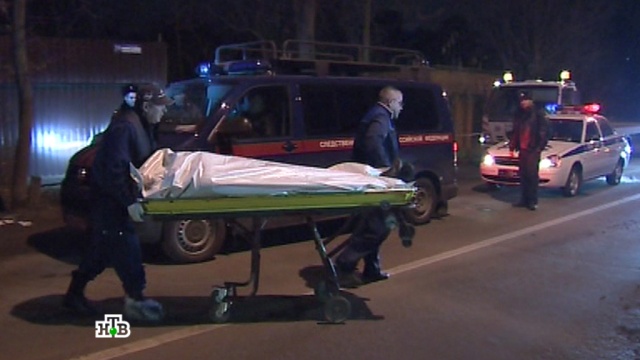 На московской улице полицейский задавил лежащего на дороге пьяного мужчину