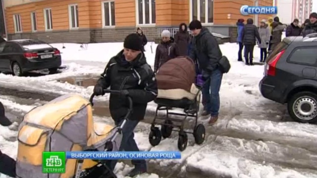 Минобороны не спешит убирать снег в кварталах бывшего военного городка под Петербургом