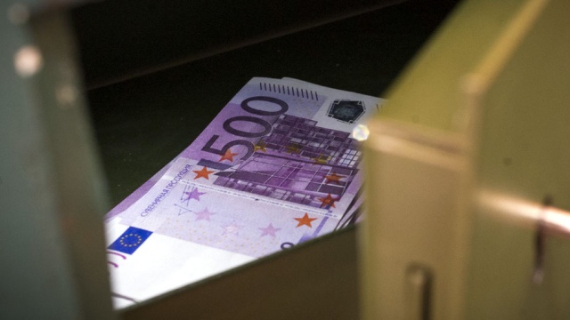 Новость о запуске триллионной программы стимулирования уронила евро