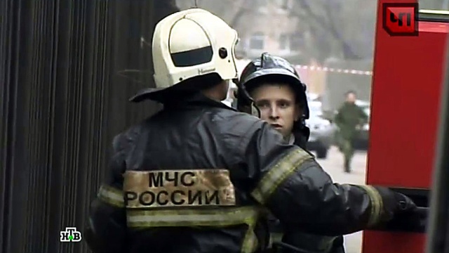 На юге Москвы в пылающем доме погибли две женщины 