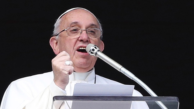 Бить иль не бить: папа римский разрешил шлепать детей