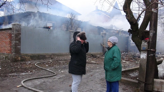 Упавший снаряд ранил трех человек в Донецке