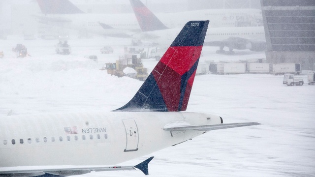 Снежная буря устроила авиаколлапс на северо-востоке США