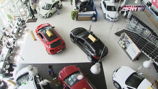 Российский автомобильный рынок в феврале рухнул на 38%