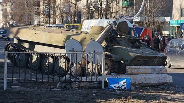 В Донбассе после митинга задержали украинских солдат, сбивших женщину с детьми