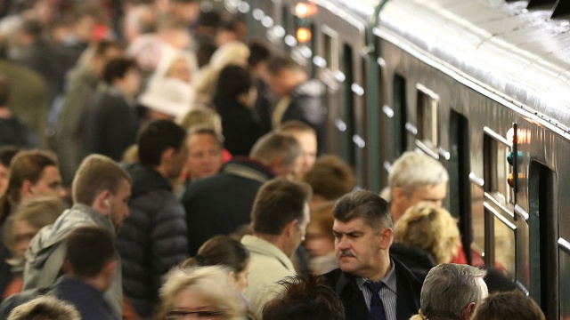 Поезда остановились на оранжевой ветке московского метро