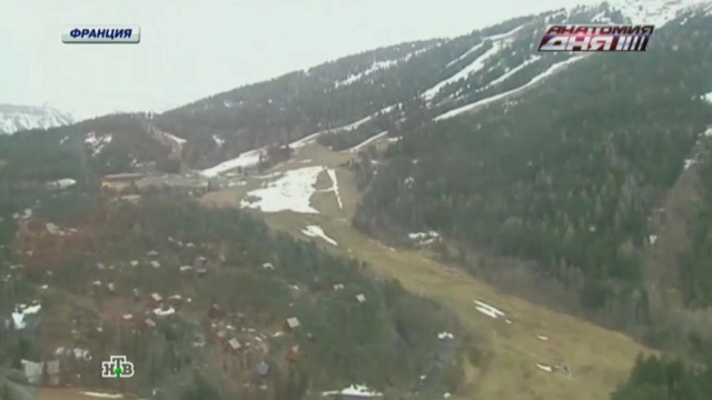 Французские спасатели сняли усеянную обломками А320 гору: видео с места