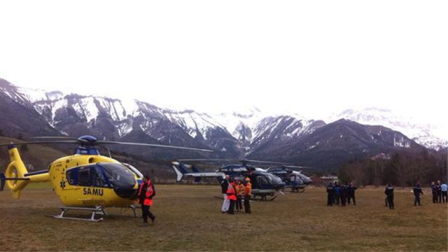 Спасатели: разбившийся в Альпах самолет раскидало на площади два гектара
