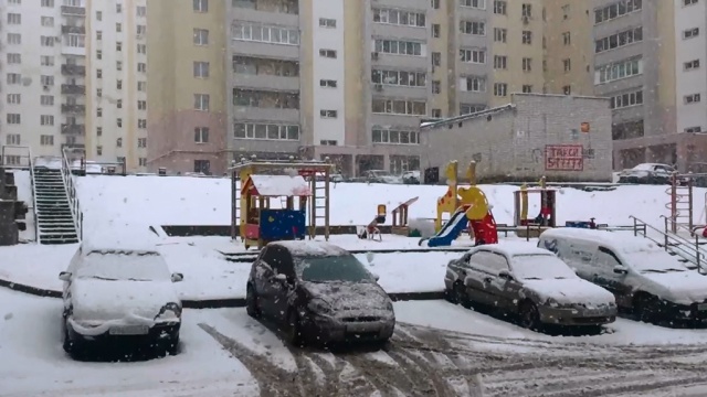 Грузовикам закрыли въезд в Саратов из-за аномального снегопада