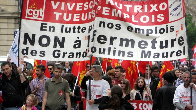Десятки тысяч французов вышли на митинги против 