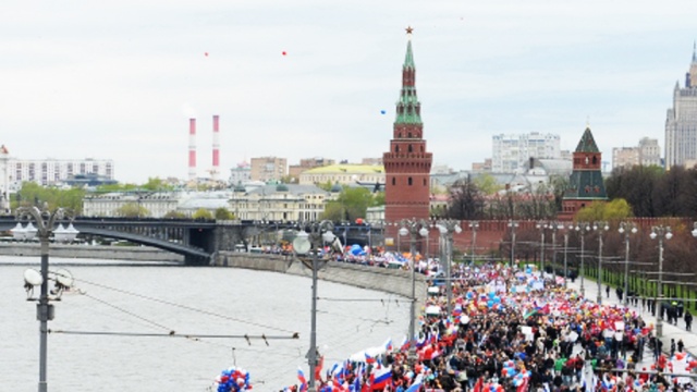Первомайское шествие собрало в центре Москвы 140 тысяч человек