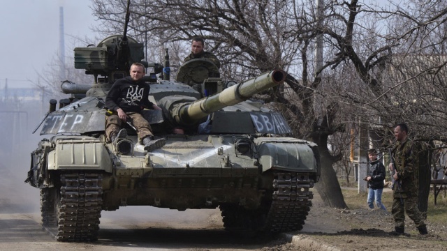 Киев уверяет, что отвел все тяжелые вооружения в Донбассе
