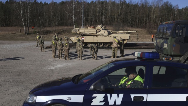Польша отправляет своих полицейских на Украину