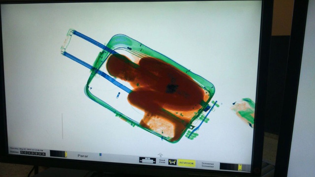 Девушка из Марокко пыталась провезти в Испанию ребенка в чемодане 
