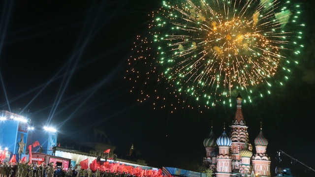 Празднование Дня Победы в Москве завершилось грандиозным салютом