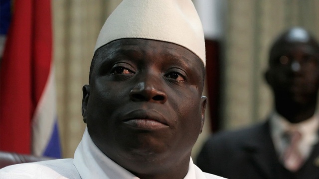 Президент Гамбии пригрозил лично резать глотки геям