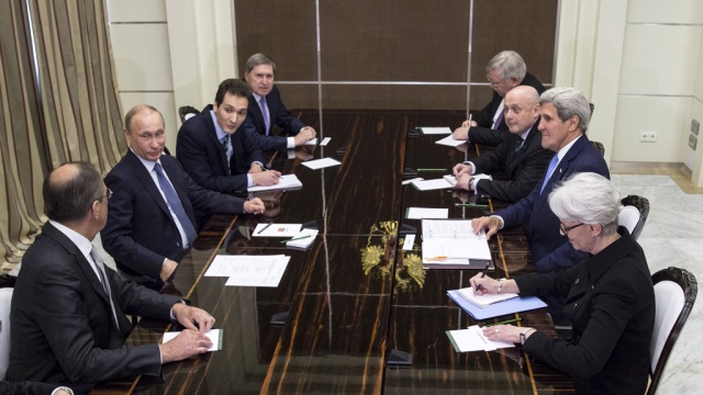 Песков рассказал об обсуждении санкций на переговорах Путина и Керри 