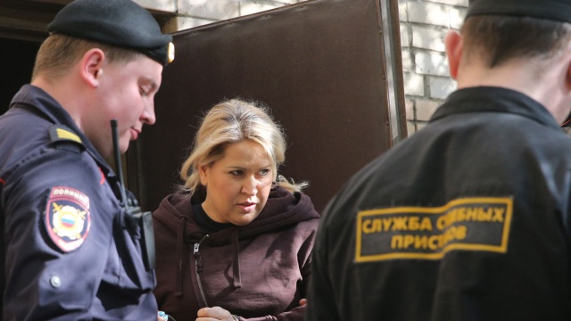 Не до жиру: оставшаяся без денег Васильева отказалась от еды из ресторанов