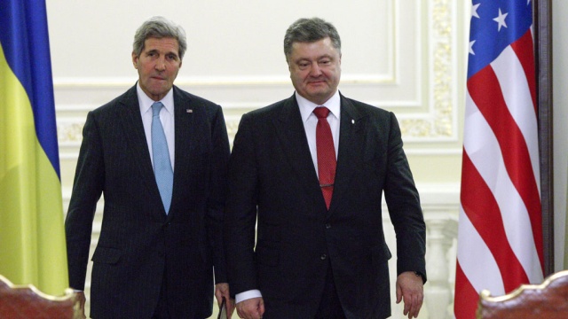 Керри и Порошенко обсудили выполнение минских соглашений накануне саммита G7