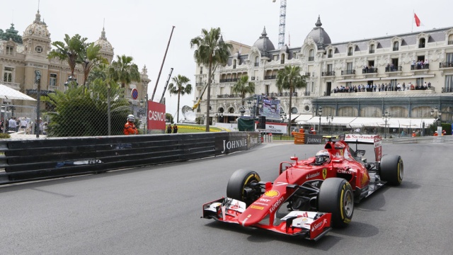 Гонщик Ferrari Райкконен врезался в стену на третьей практике Гран-при Монако