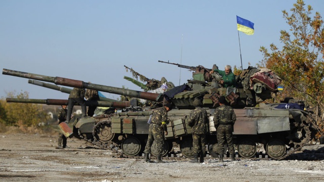 Киев бросает 45 тысяч военных в атаку на ополченцев Донбасса