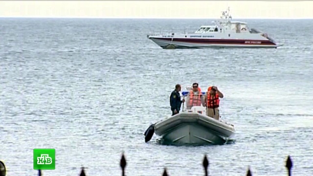 Пограничники и сотрудники МЧС спасли рыбаков в Баренцевом море