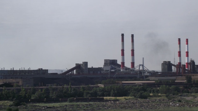 Коксохимический завод под Донецком остановил работу из-за обстрела
