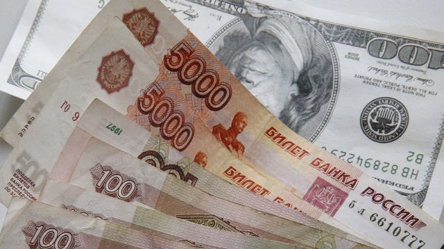 На Московской бирже доллар устремился вверх