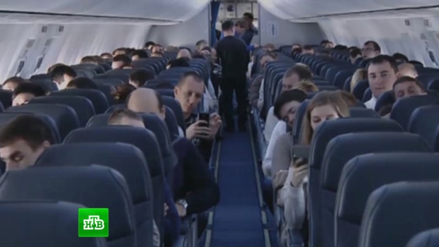 Пассажир самолета Москва — Петербург пытался вскрыть себе вены в туалете