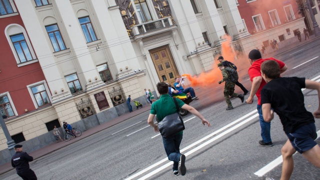 Гей-активисты и их противники устроили драку в центре Москвы