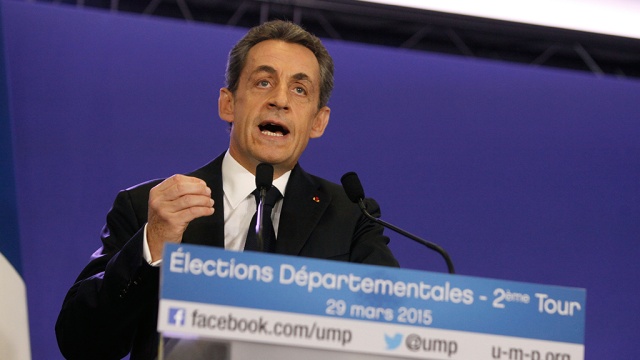 Саркози осудил Олланда за отказ приехать в Москву на 9 Мая