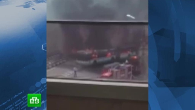 В аэропорту Шереметьево сгорел автобус: видео