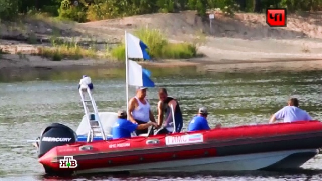 В Челябинской области на озере перевернулась лодка с 13 пассажирами