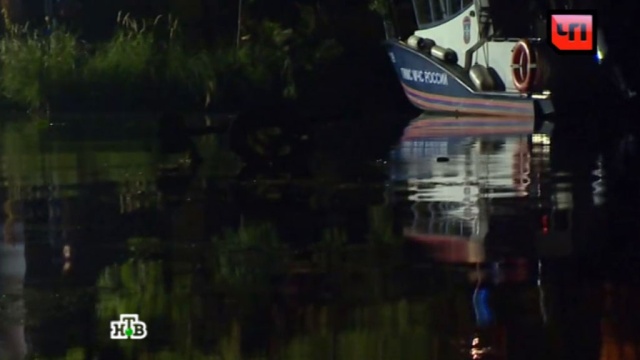 Утонувший в Москве-реке вертолет летал без разрешения