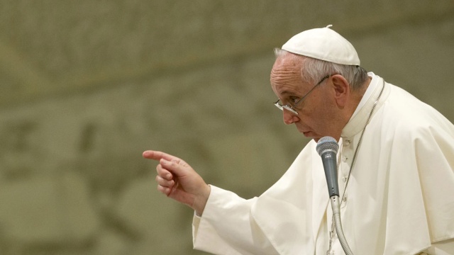 Папа римский призвал католиков Европы принять семьи беженцев