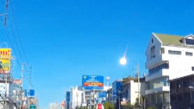 В небе над Таиландом взорвался космический объект: видео
