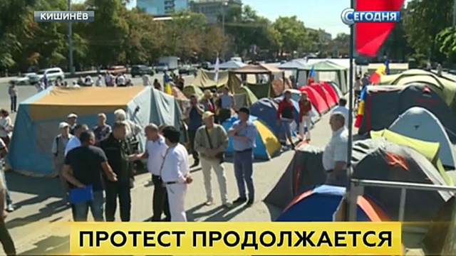 Обитателей протестного лагеря в Кишинёве встревожил слух о параде силовиков