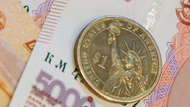 Рубль отвоевал у доллара и евро потери понедельника