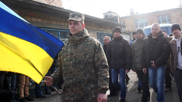 Порошенко пообещал призывать в украинскую армию с 20-летнего возраста