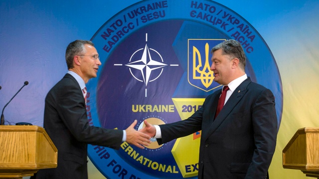 Порошенко признал, что Украина не готова стать членом НАТО