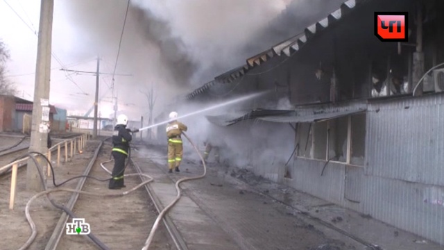 Пожар в ангаре на северо-западе Москвы потушен