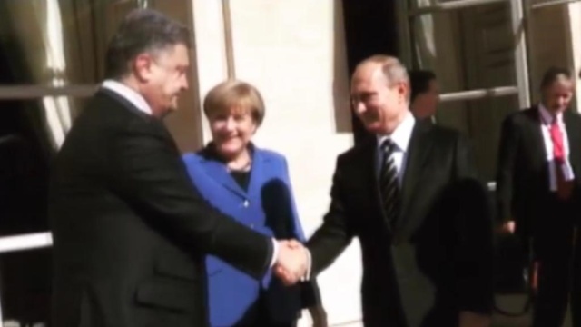 Олланд запостил в Instagram видео рукопожатия Путина и Порошенко