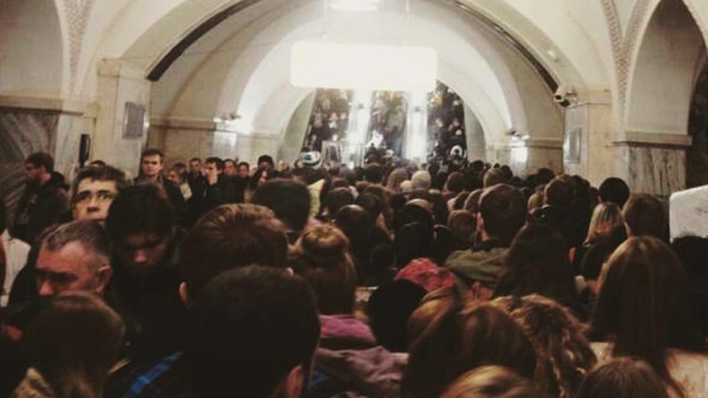 Пользователи соцсетей пожаловались на давку в столичном метро 