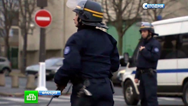 Неизвестные расстреляли троих мужчин в пригороде Парижа