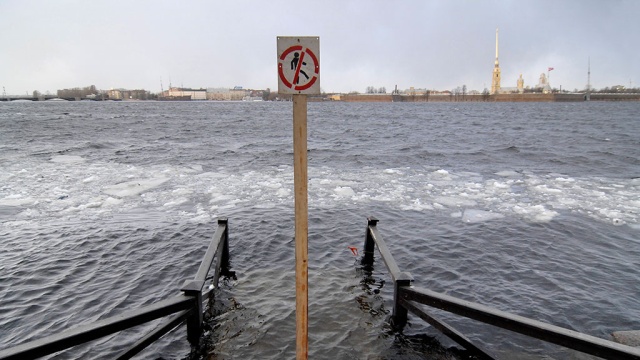 Синоптики прогнозируют наводнение и сильный ветер на берегах Невы