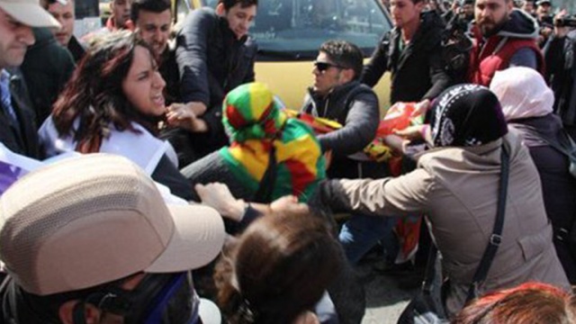 В Стамбуле резиновыми пулями разогнали женский митинг к 8 Марта